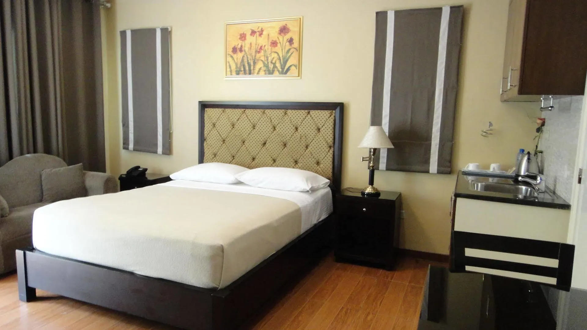 Prism Hotel Angeles 3*,
